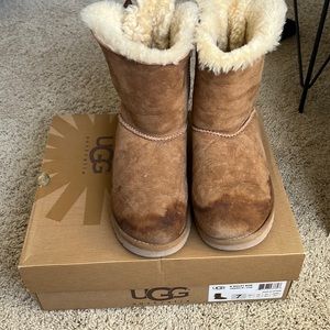Size 7 waterlogged UGGS